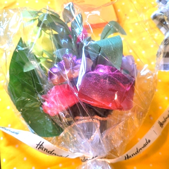 🎁🎉💐Handcrafted🎀 Women's Vegan Soap Bouquet🫧 - Picture 12 of 16